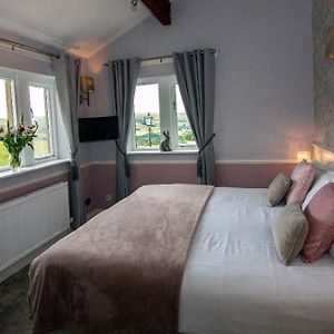 Twin Room Private Bathroom